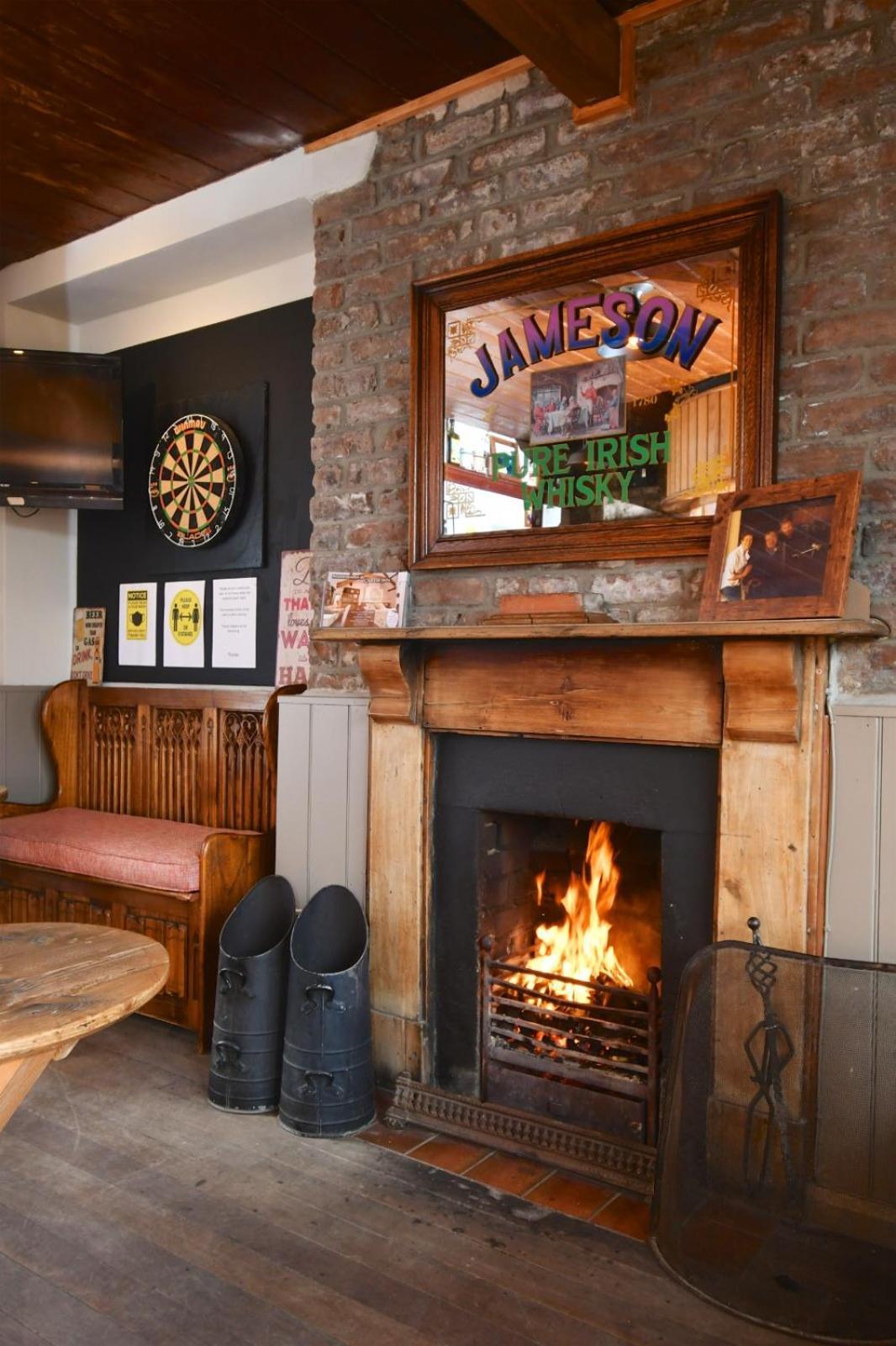 Carew Inn Kültér fotó