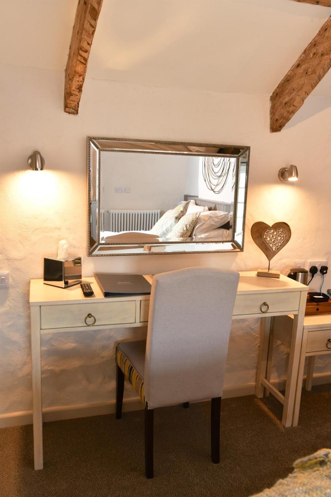 Carew Inn Kültér fotó