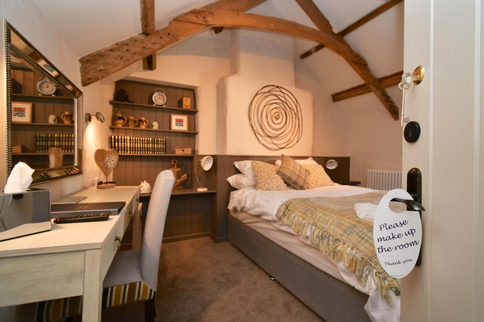 Carew Inn Kültér fotó